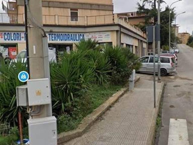 Locale Commerciale in vendita a Caltanissetta, Sicilia