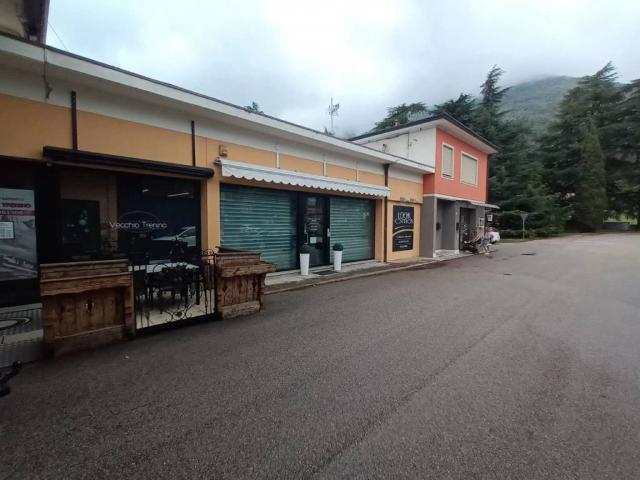 Locale Commerciale in vendita a Caltrano, Veneto