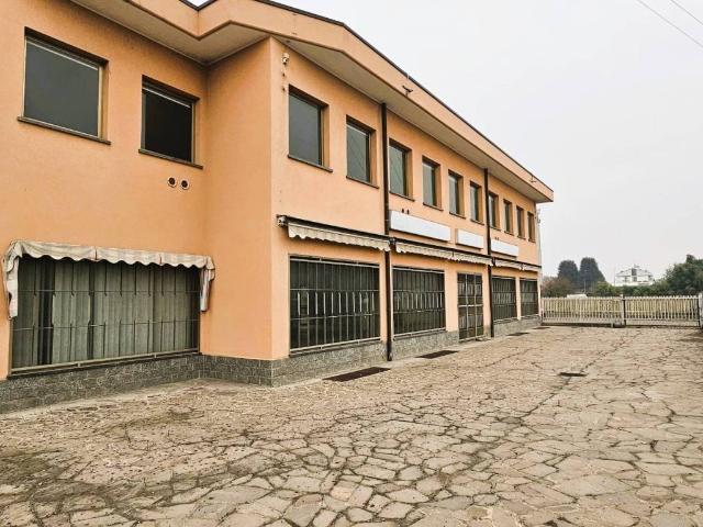 Locale Commerciale in vendita a Calusco D'adda, Lombardia