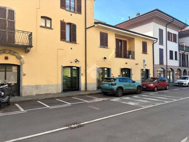 Locale Commerciale in affitto a Calusco D'adda, Lombardia