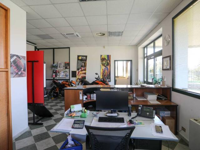 Locale Commerciale in vendita a Carzago Riviera, Calvagese della Riviera