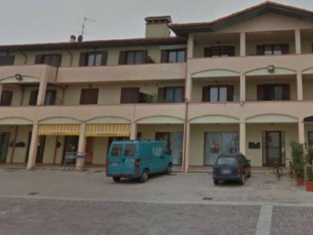 Locale Commerciale in vendita a Calvatone, Lombardia