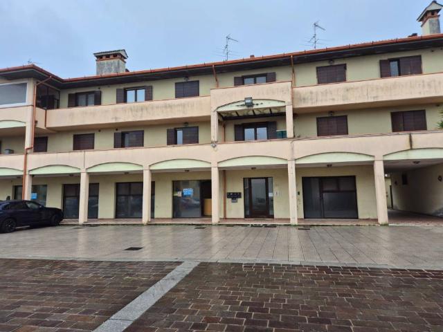 Locale Commerciale in vendita a Calvatone, Lombardia