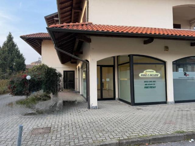 Locale Commerciale in vendita a Calvignasco, Lombardia