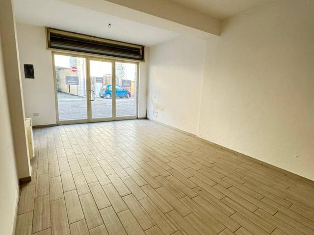 Locale Commerciale in vendita a Calvisano, Lombardia