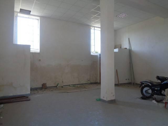Locale Commerciale in vendita a San Pietro, Calvizzano
