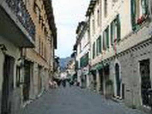 Locale Commerciale in vendita a Camaiore, Toscana