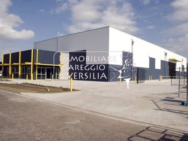 Locale Commerciale in vendita a località Bucine, Camaiore