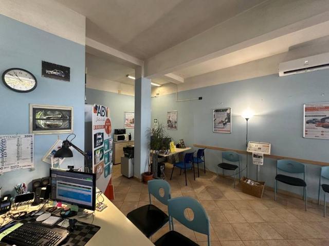 Locale Commerciale in vendita a Camaiore, Toscana
