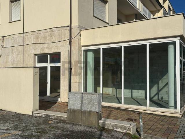 Locale Commerciale in vendita a Camaiore, Toscana