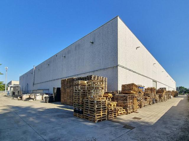 Locale Commerciale in vendita a Cambiago, Lombardia