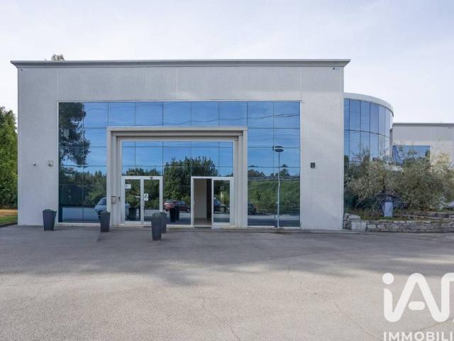 Locale Commerciale in vendita a Marche, Ancona