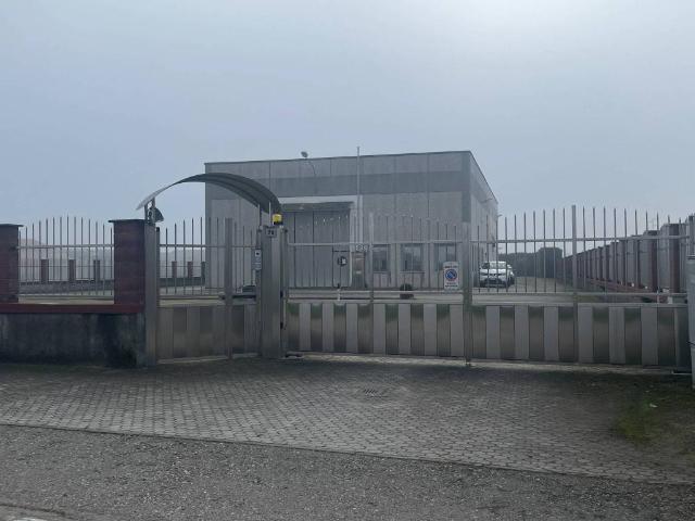 Locale Commerciale in vendita a Piemonte, Novara