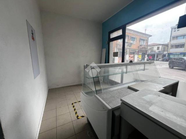 Locale Commerciale in vendita a Campagna Lupia, Veneto