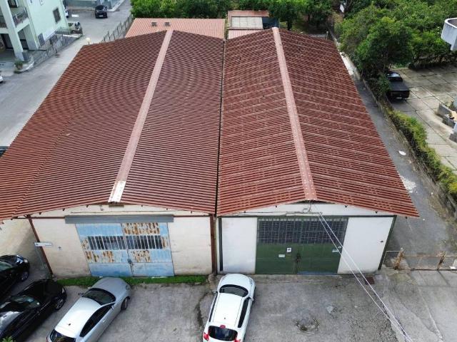 Locale Commerciale in vendita a Campagna, Campania