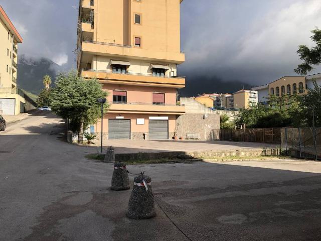 Locale Commerciale in vendita a Campagna, Campania
