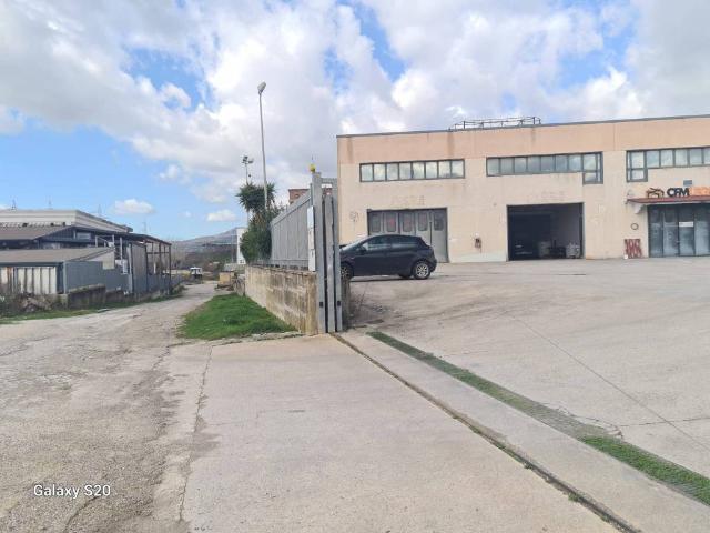 Locale Commerciale in vendita a Campagna, Campania