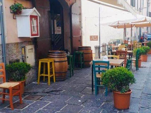 Locale Commerciale in vendita a Campagna, Campania