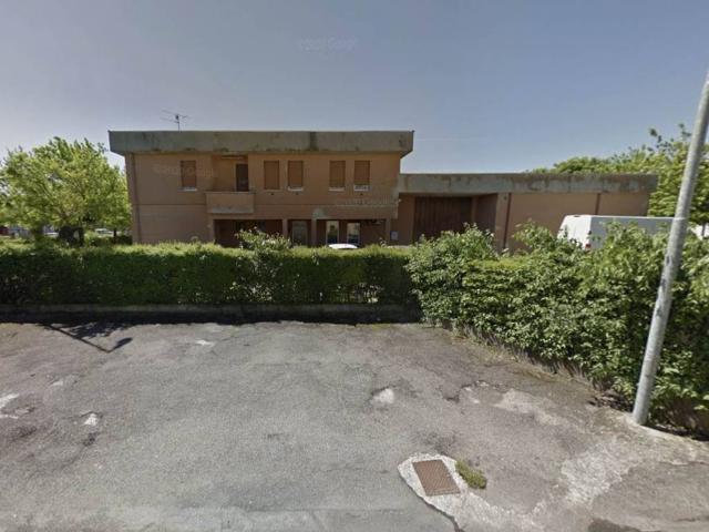 Locale Commerciale in vendita a Pianura Reggiana, Re