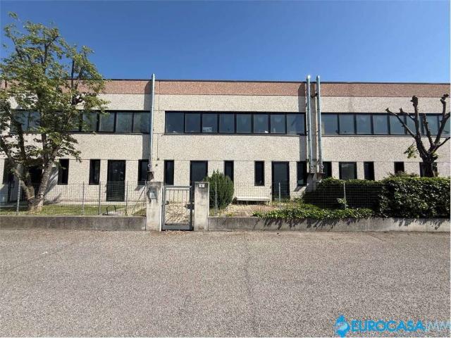 Locale Commerciale in vendita a Pianura Reggiana, Re