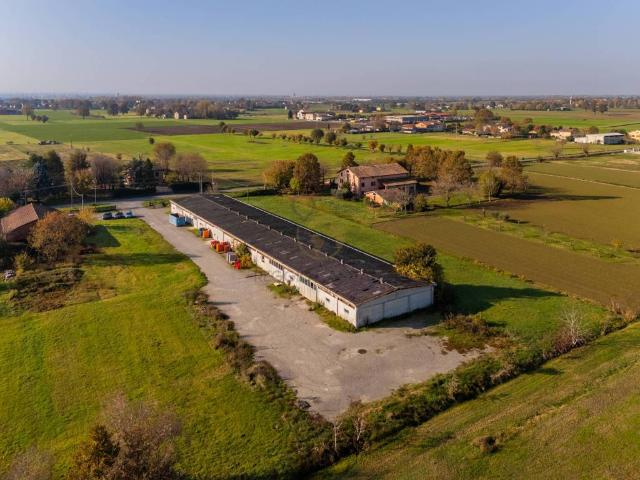 Locale Commerciale in vendita a Val d’Enza, Re