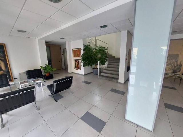 Locale Commerciale in vendita a Val d’Enza, Re