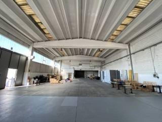 Locale Commerciale in vendita a Val d’Enza, Re