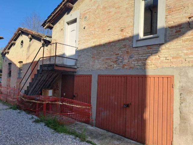 Locale Commerciale in vendita a Val d’Enza, Re