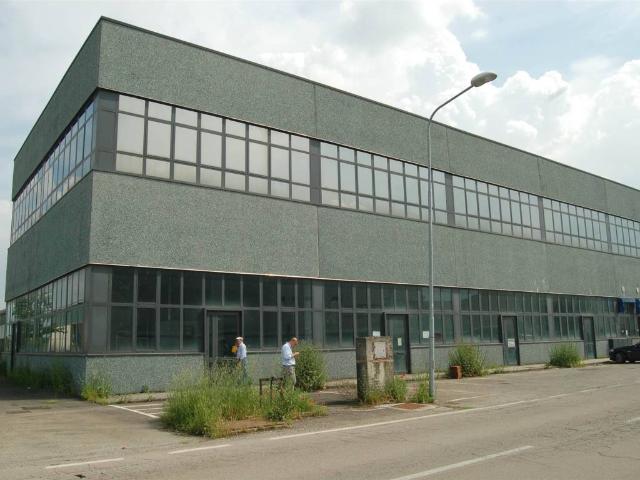Locale Commerciale in vendita a Val d’Enza, Re