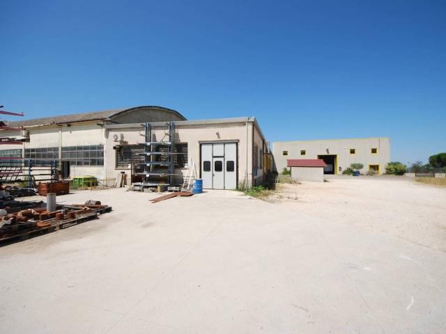 Locale Commerciale in vendita a Campello Sul Clitunno, Umbria