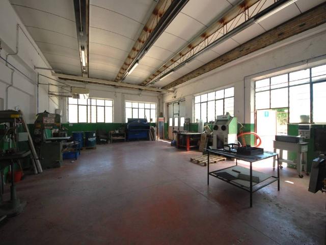 Locale Commerciale in vendita a Campello Sul Clitunno, Umbria