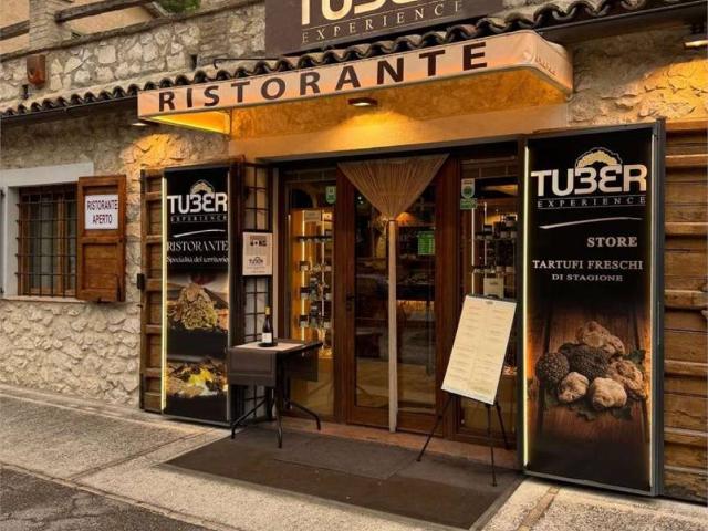 Locale Commerciale in vendita a Campello Sul Clitunno, Umbria