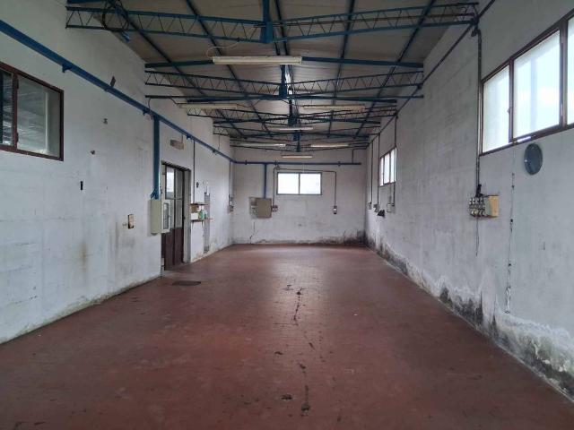 Locale Commerciale in vendita a San Donnino, Campi Bisenzio