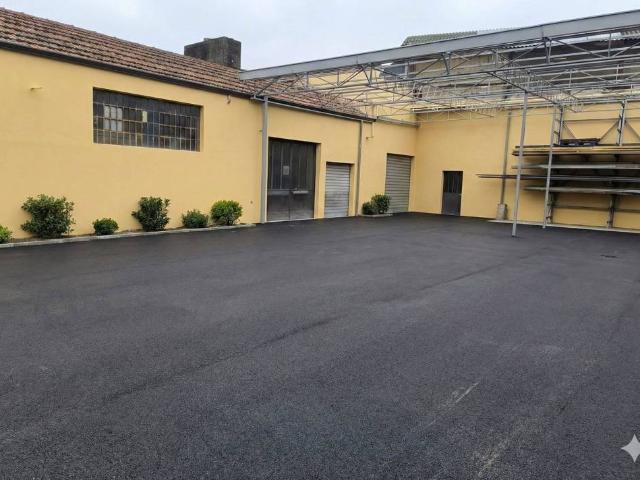 Locale Commerciale in vendita a San Donnino, Campi Bisenzio