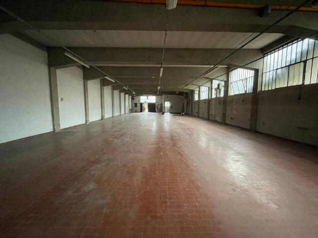 Locale Commerciale in vendita a Santa Maria, Campi Bisenzio