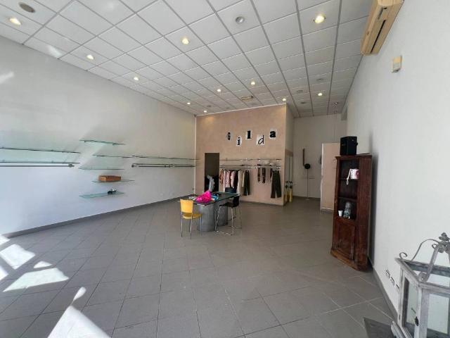 Locale Commerciale in vendita a San Lorenzo, Campi Bisenzio