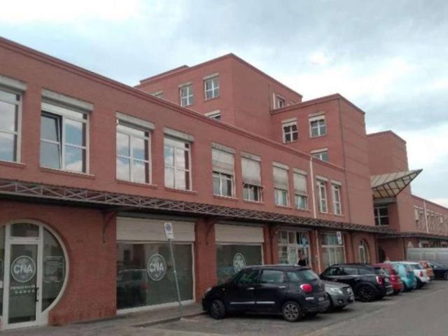 Locale Commerciale in vendita a Santa Maria, Campi Bisenzio