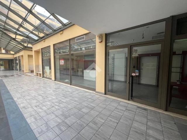 Locale Commerciale in vendita a San Lorenzo, Campi Bisenzio