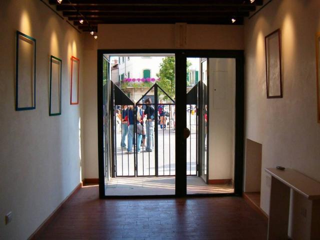 Locale Commerciale in vendita a Capalle, Campi Bisenzio