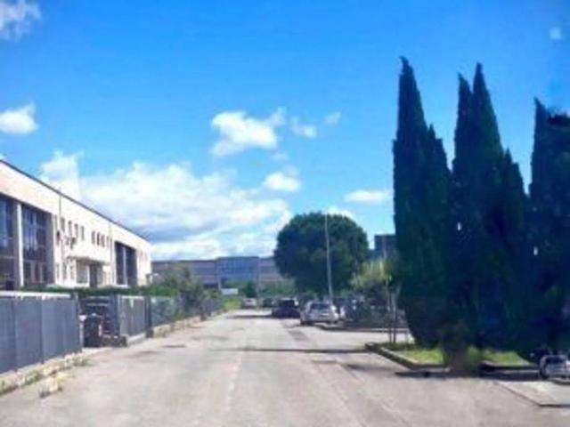 Locale Commerciale in vendita a La Villa, Campi Bisenzio