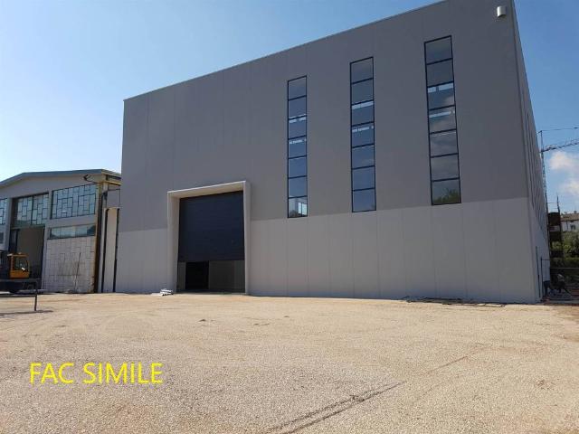Locale Commerciale in vendita a Santa Maria, Campi Bisenzio
