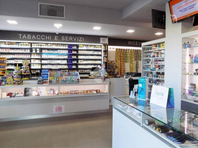 Locale Commerciale in vendita a Santa Maria, Campi Bisenzio