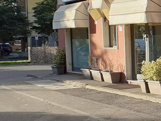 Locale Commerciale in vendita a Campi Bisenzio, Toscana