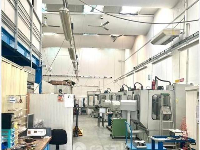 Locale Commerciale in vendita a Santa Maria, Campi Bisenzio