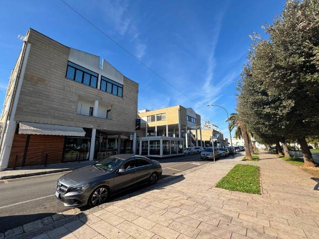 Locale Commerciale in vendita a Puglia, Lecce