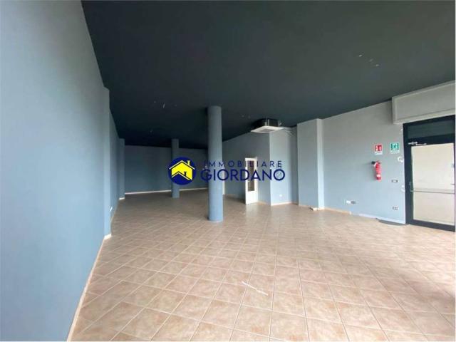 Locale Commerciale in vendita a Puglia, Lecce