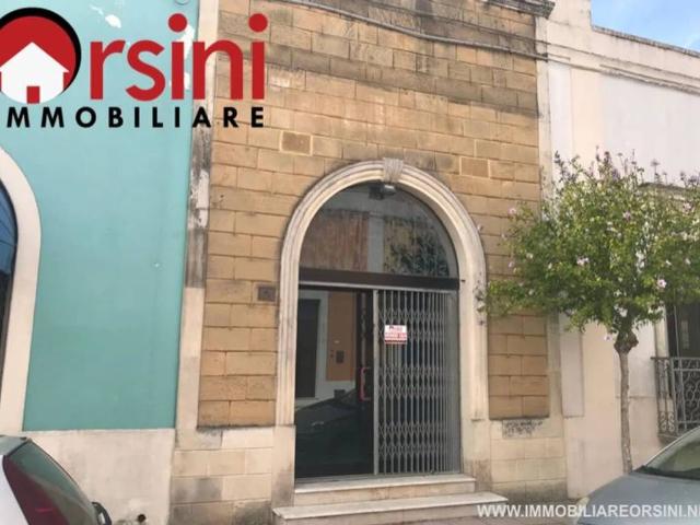 Locale Commerciale in vendita a Puglia, Lecce
