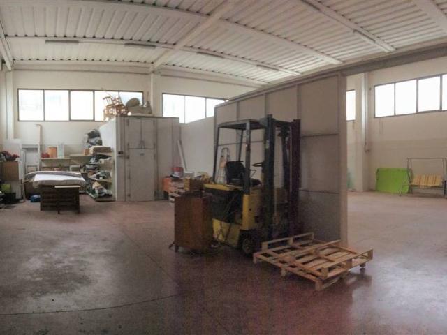 Locale Commerciale in vendita a Venturina Terme, Campiglia Marittima