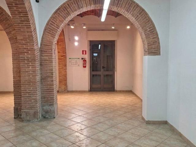 Locale Commerciale in vendita a Venturina Terme, Campiglia Marittima