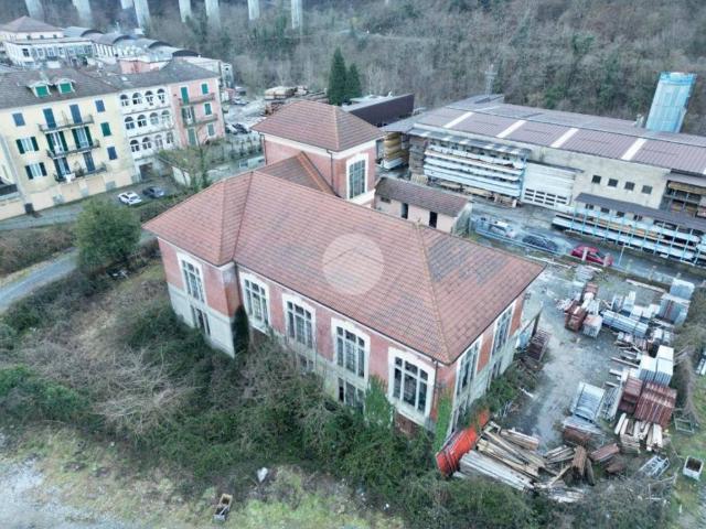 Locale Commerciale in vendita a Campo Ligure, Liguria